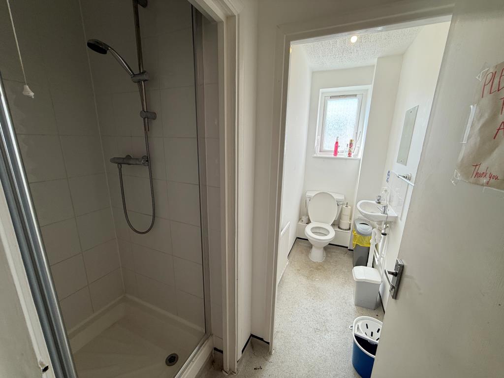 Lot: 143 - FORMER GUEST HOUSE - Shower and W.C.